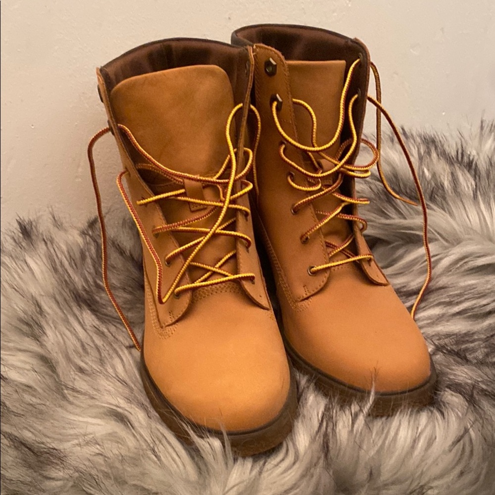 Timberland Tan Heeled Boots with Nubuck Finish Brinda